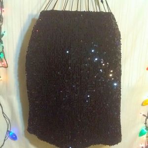 Shimmering sequined skirt

Size 22/24